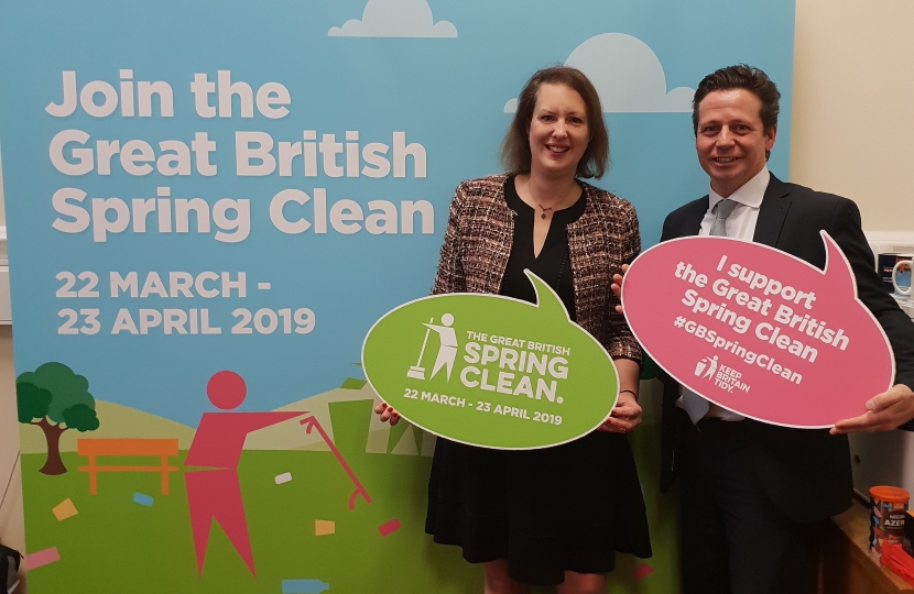 Nigel Huddleston MP and Victoria Prentis MP supporting the Great British Spring Clean campaign