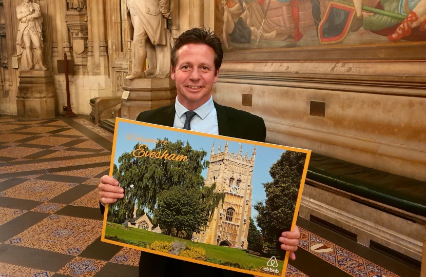 Nigel Huddleston MP with Evesham Postcard
