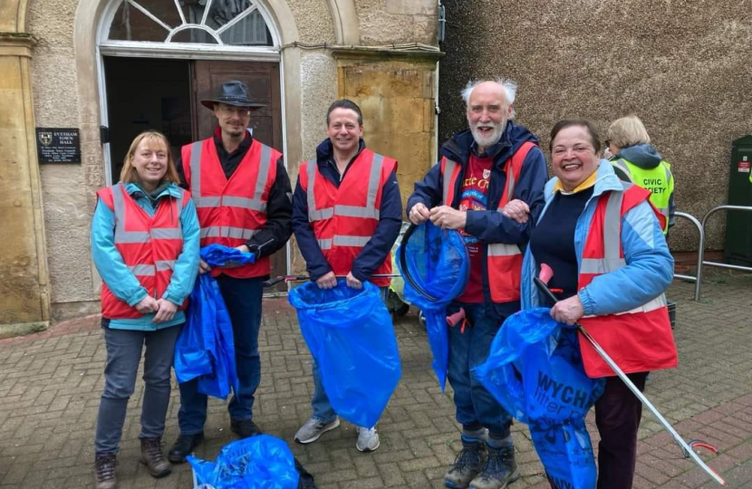 Litter Picking in Evesham for GB Spring Clean
